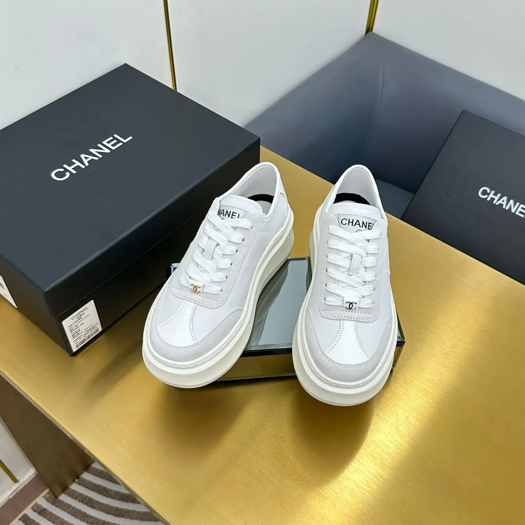 👟👟Ex-factory price 600👟👟 Upgraded version, upgraded version, upgraded version! No rebuttal accepted! ! ! ! Chanel Chanel panda shoes! 2025 counter's top casual sports shoes. This classic design; the upper is electro-embroidered with a variety of techniques; the outsole is fashionable and sporty; the unusual inclusion of a variety of color matching elements... The diversified mix and match is very good-looking and versatile, and can be used for leisure, fashion, sports, and outdoor... ꫛꫀꪝ Go➫ Materials: ❶Upper made of: original imported first-layer silk cowhide + original waterproof cloth + original first-layer cowhide ❷Inner lining: Original Yangli+Net ❸Outsole based on: Original TPU combination outsole Counter boutique packaging complete set for women 35–41 👉 👉